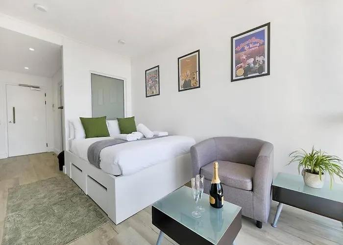 Stylish, Brand New, Central Home In Eclectic Area