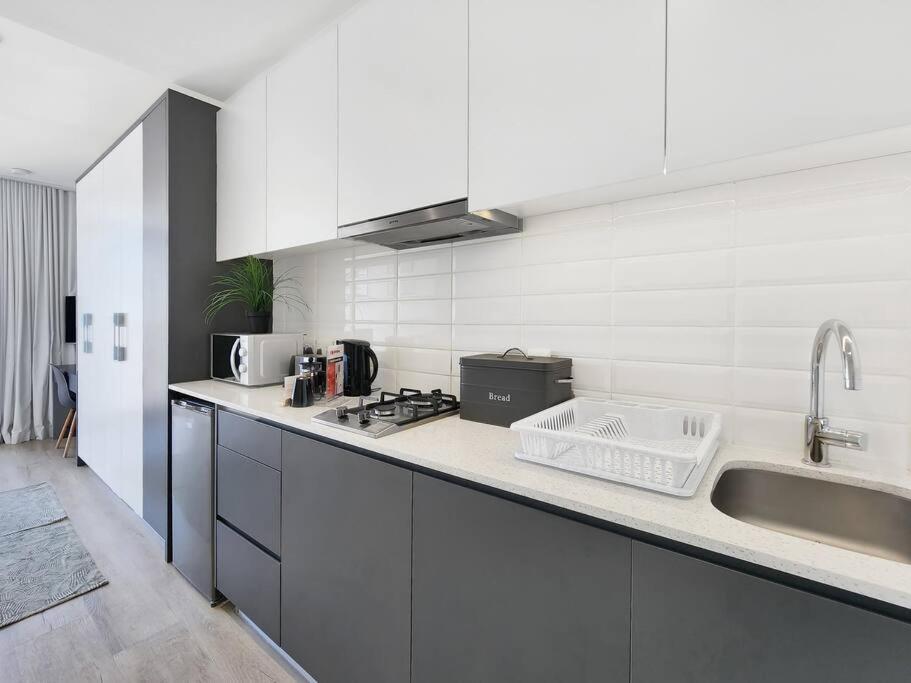Appartement Stylish, Brand New, In Eclectic Area *