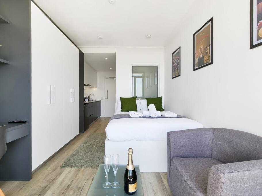 Stylish, Brand New, In Eclectic Area *