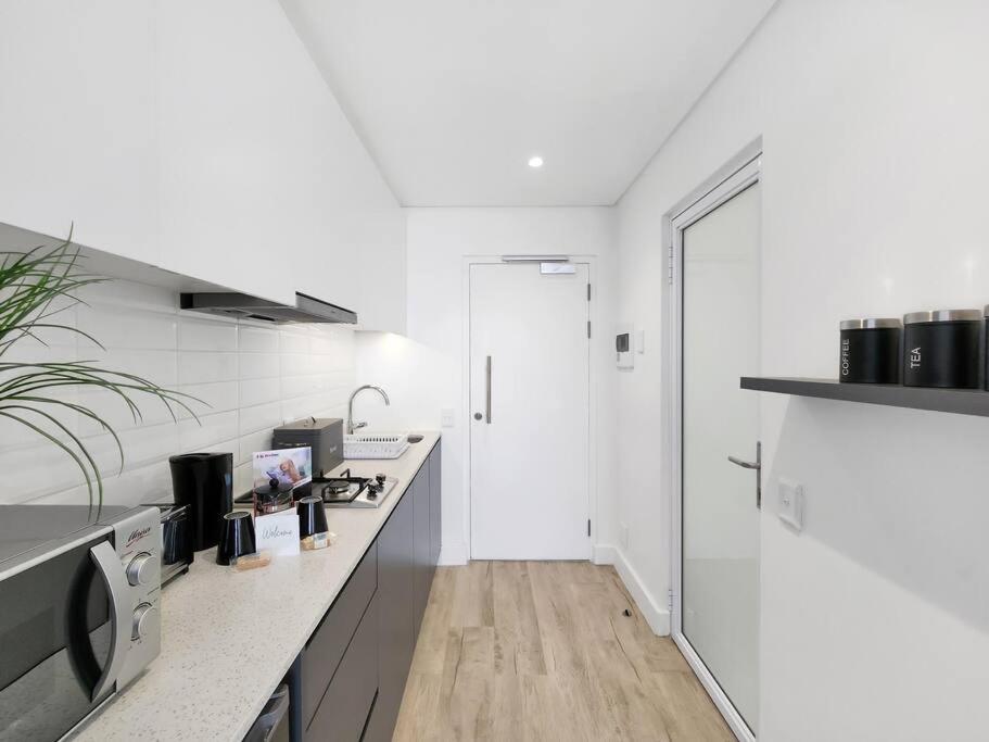 Stylish, Brand New, In Eclectic Area Appartement Le Cap