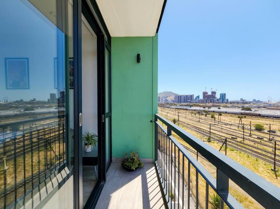 Stylish, Brand New, In Eclectic Area * Le Cap
